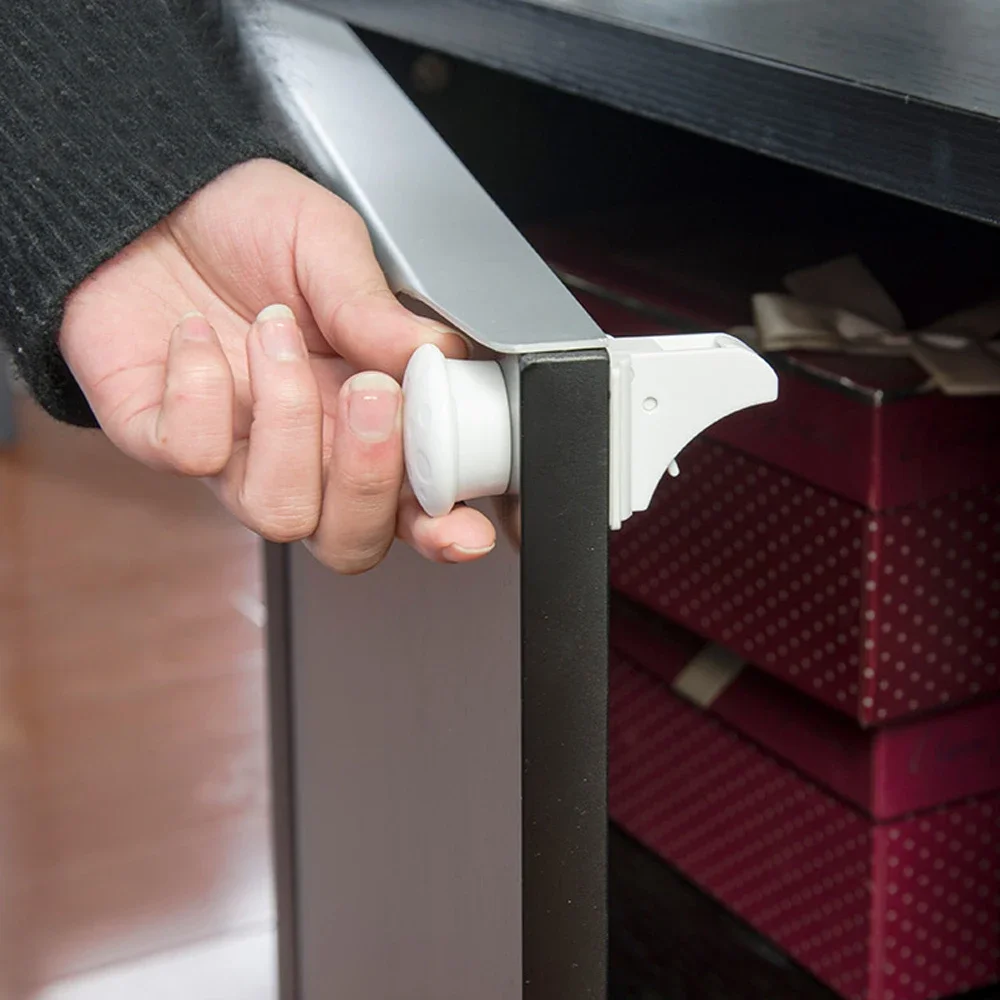 Baby Safety Lock Invisible Loc - Medicine Cabinet Lock recensione e prezzo