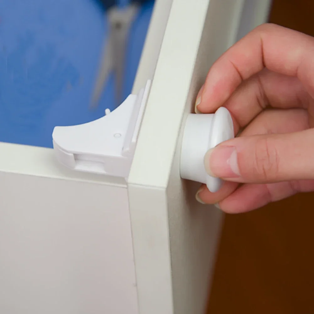 Baby Safety Lock Invisible Loc - Medicine Cabinet Lock recensione e prezzo